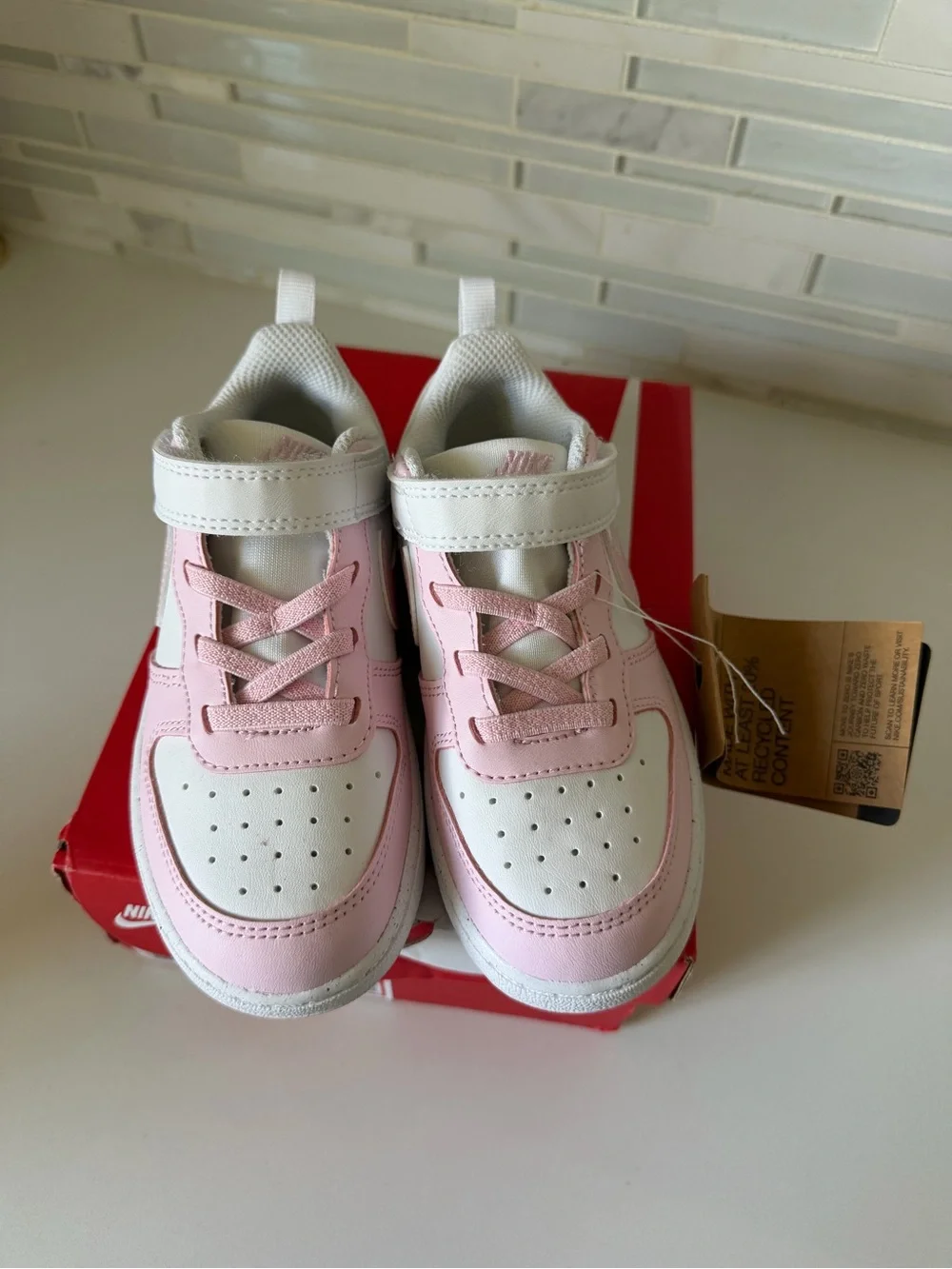 Nike Kids White and Pink Low-Top Sneakers with Hook-and-Loop Strap